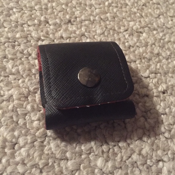 Air Pod Case - Picture 2 of 5